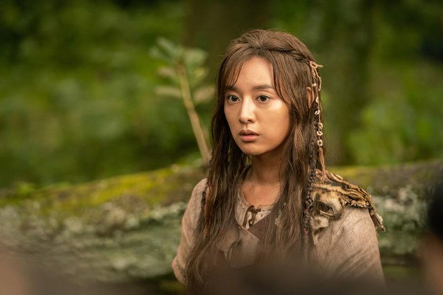 Phim của Song Joong Ki có màn thay nữ chính gây xôn xao, đẹp nhưng vì sao khán giả lo ngại? - Ảnh 2.