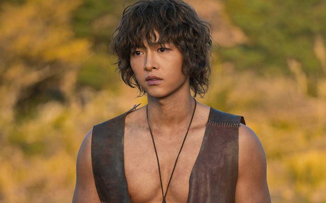Phim của Song Joong Ki có màn thay nữ chính gây xôn xao, đẹp nhưng vì sao khán giả lo ngại? - Ảnh 1.