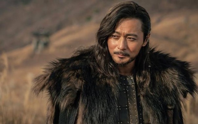 Phim của Song Joong Ki có màn thay nữ chính gây xôn xao, đẹp nhưng vì sao khán giả lo ngại? - Ảnh 8.