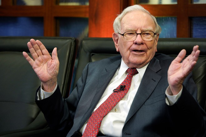 Warren Buffett: Đổi tiền tiết kiệm sang 3 thứ này, 10 năm sau, bạn sẽ cảm ơn chính mình - Ảnh 1.