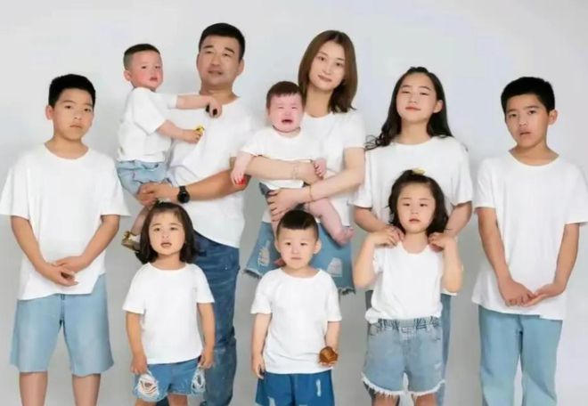 Cô gái ở Trung Quốc không muốn lãng phí gen của chồng, sinh 9 người con sau 13 năm chung sống, mong muốn sinh con đủ 12 cung hoàng đạo - Ảnh 2.