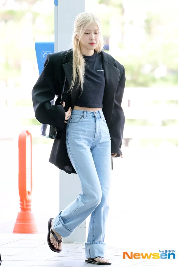 Rosé lộ diện sau tin 3 thành viên BLACKPINK đồng loạt rời YG, biểu cảm sao thế này? - Ảnh 3.