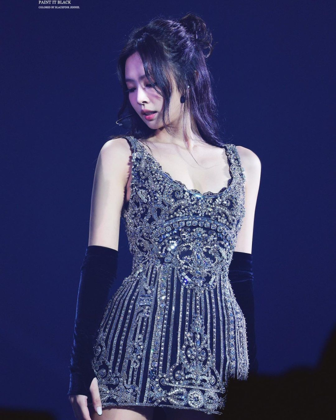 Jennie ở đâu trong lúc các thành viên BLACKPINK tới ủng hộ Lisa diễn ở hộp đêm thoát y? - Ảnh 3.