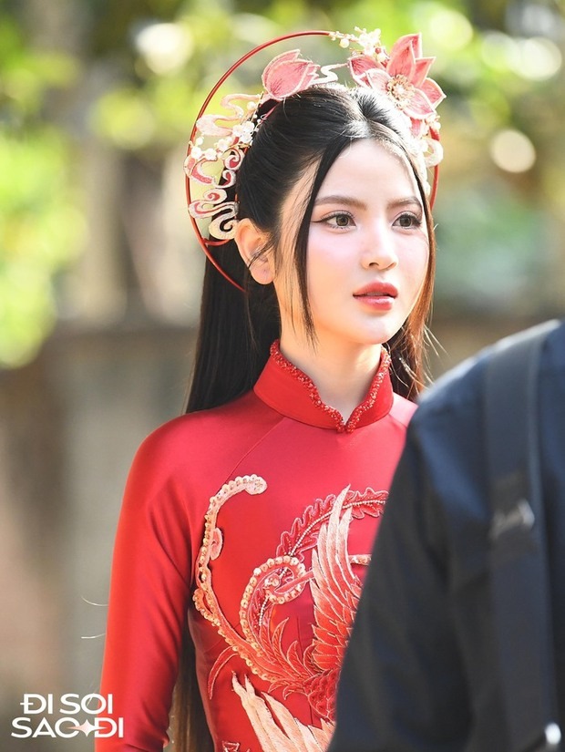 Chu Thanh Huyền vẫn chọn kiểu tóc xõa cho đám hỏi, diện 2 mẫu áo dài có ý nghĩa ấn tượng- Ảnh 2.