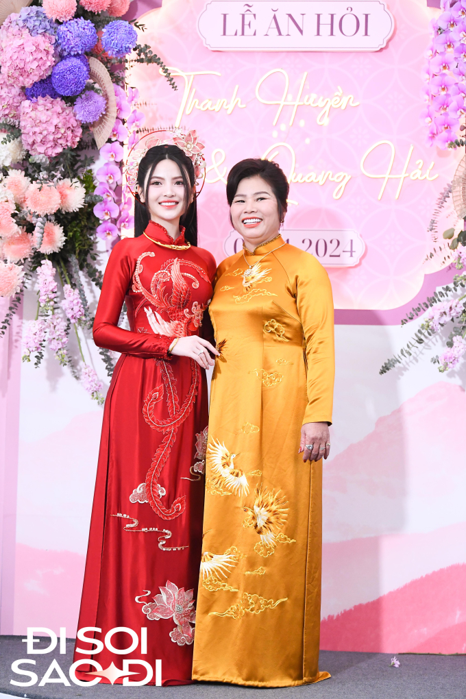 Chu Thanh Huyền vẫn chọn kiểu tóc xõa cho đám hỏi, diện 2 mẫu áo dài có ý nghĩa ấn tượng- Ảnh 1.
