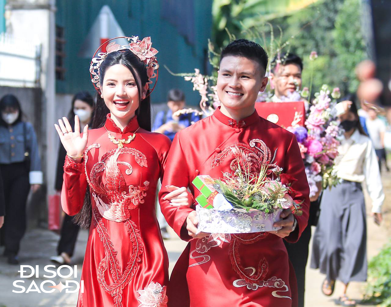 Chu Thanh Huyền vẫn chọn kiểu tóc xõa cho đám hỏi, diện 2 mẫu áo dài có ý nghĩa ấn tượng- Ảnh 7.
