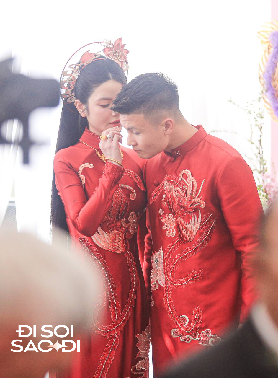 Chu Thanh Huyền vẫn chọn kiểu tóc xõa cho đám hỏi, diện 2 mẫu áo dài có ý nghĩa ấn tượng- Ảnh 9.