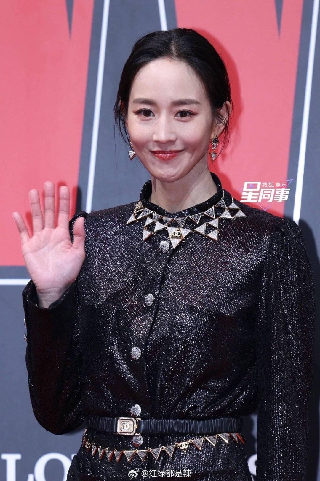 Dương Mịch - Lưu Thi Thi cùng "bật mode" cool, ngồi cạnh nhau mà chiếm hết spotlight dàn mỹ nhân ở event W China- Ảnh 11.