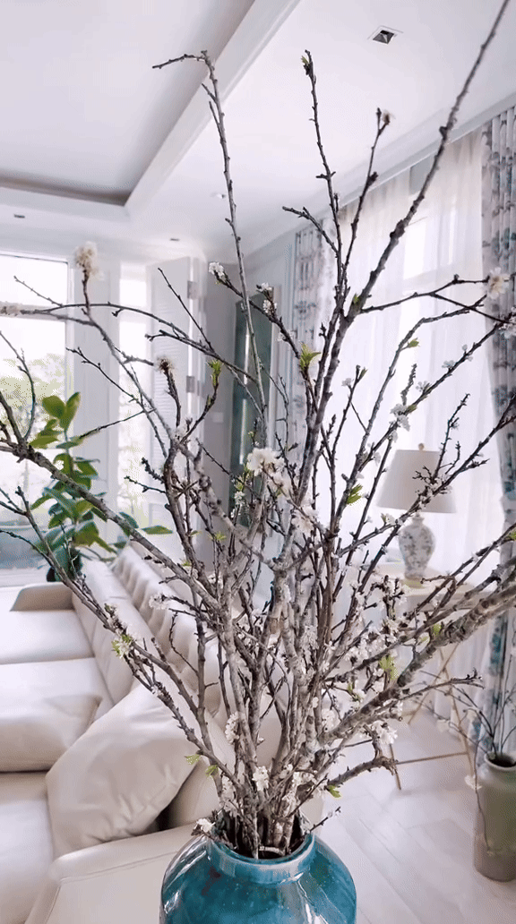 CEO Hannah Olala ''ăn Tết'' sớm: Decor căn penthouse với đào hồng - mận trắng, nhìn góc nào cũng thấy không khí xuân- Ảnh 13.