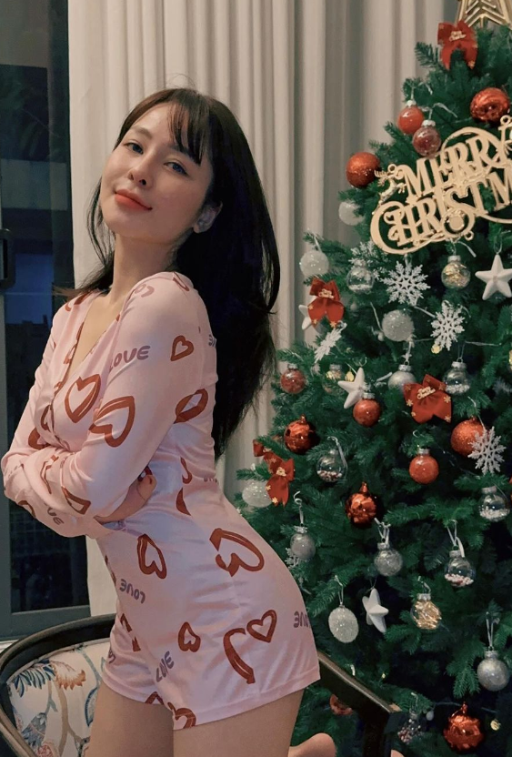 Giữa thời tiết mưa rét, hot girl "Nóng Cùng World Cup" khoe ảnh thả dáng bikini- Ảnh 6. Giữa thời tiết mưa rét, hot girl "Nóng Cùng World Cup" khoe ảnh thả dáng bikini- Ảnh 6.