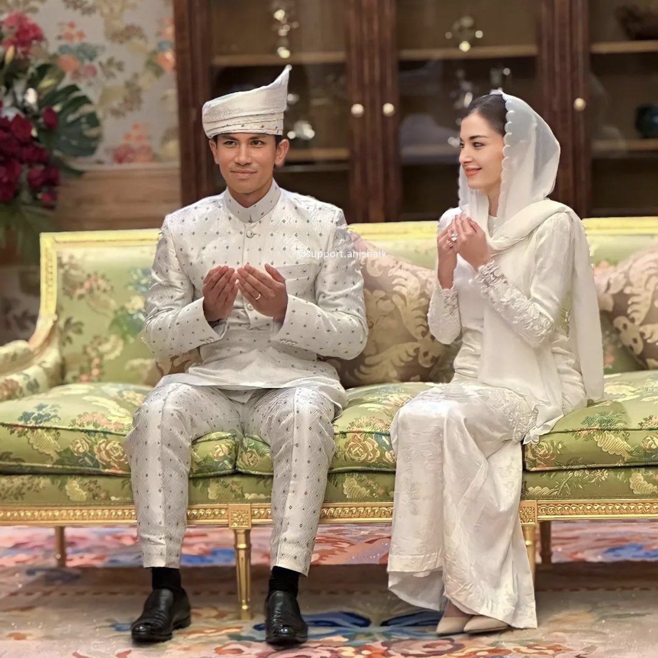 Hé lộ tạo hình cưới thứ 4 của Hoàng tử Brunei, nhan sắc cô dâu tiếp tục trở thành tâm điểm- Ảnh 1.