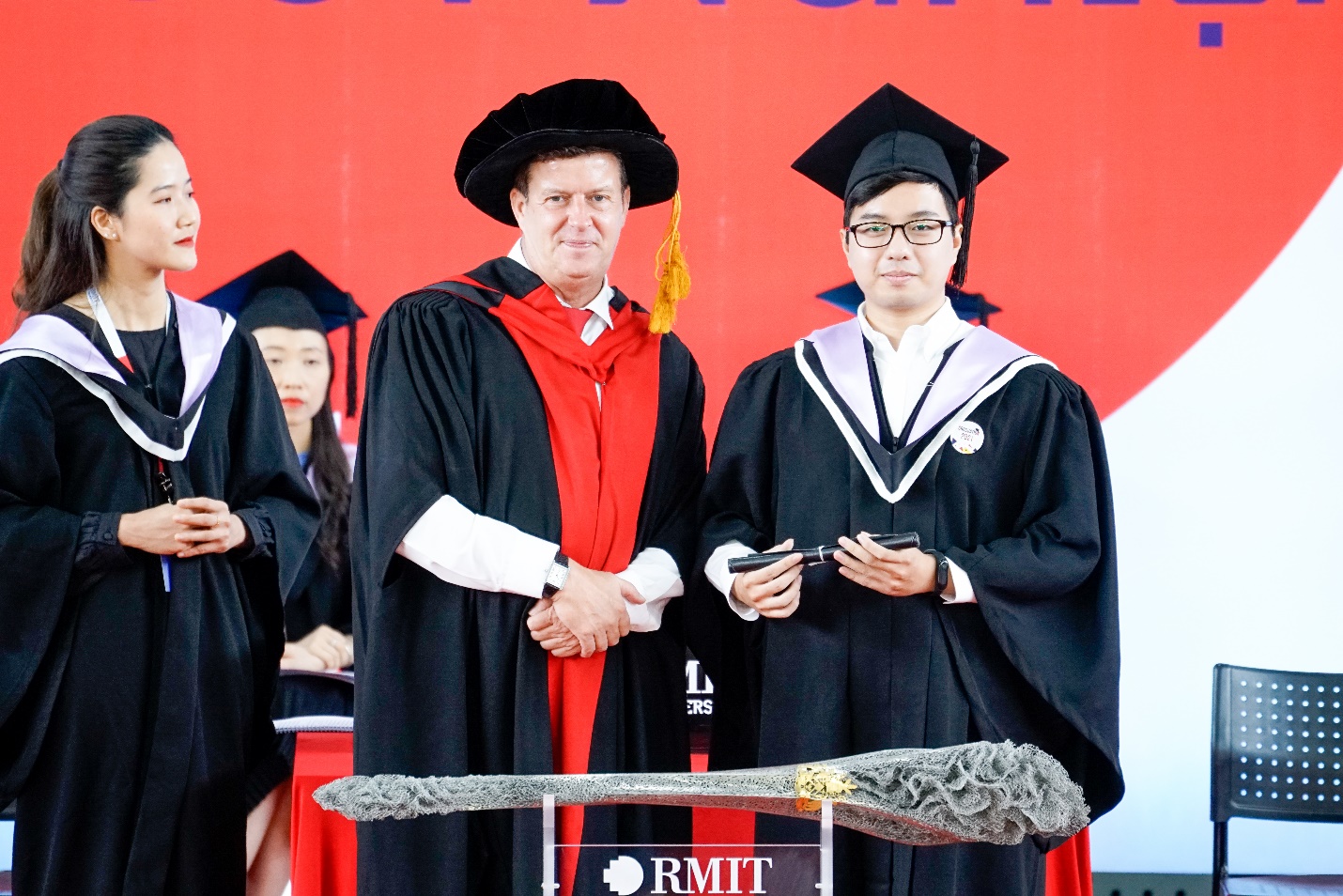 RMIT công bố quỹ học bổng 2024 kèm lời mời siêu "cool": Mời bạn cùng RMIT khởi tạo thay đổi- Ảnh 2.