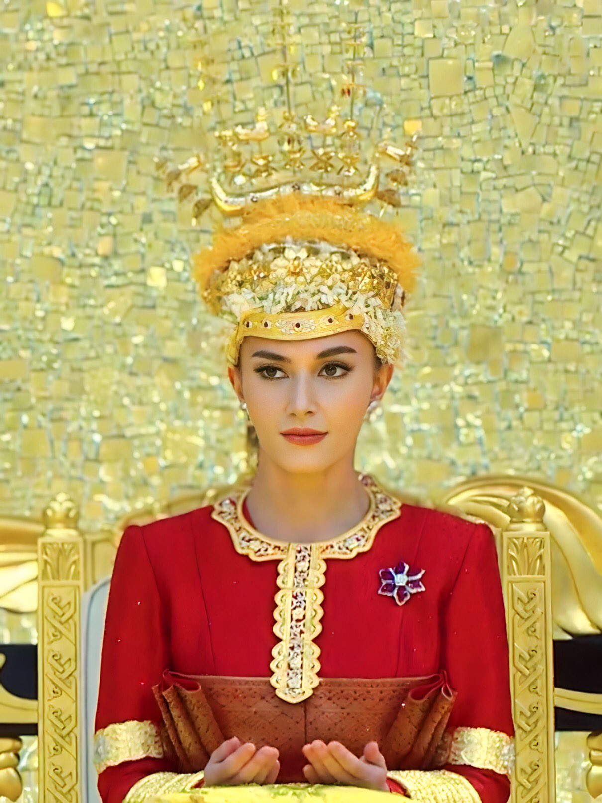 Hé lộ tạo hình cưới thứ 4 của Hoàng tử Brunei, nhan sắc cô dâu tiếp tục trở thành tâm điểm- Ảnh 4.