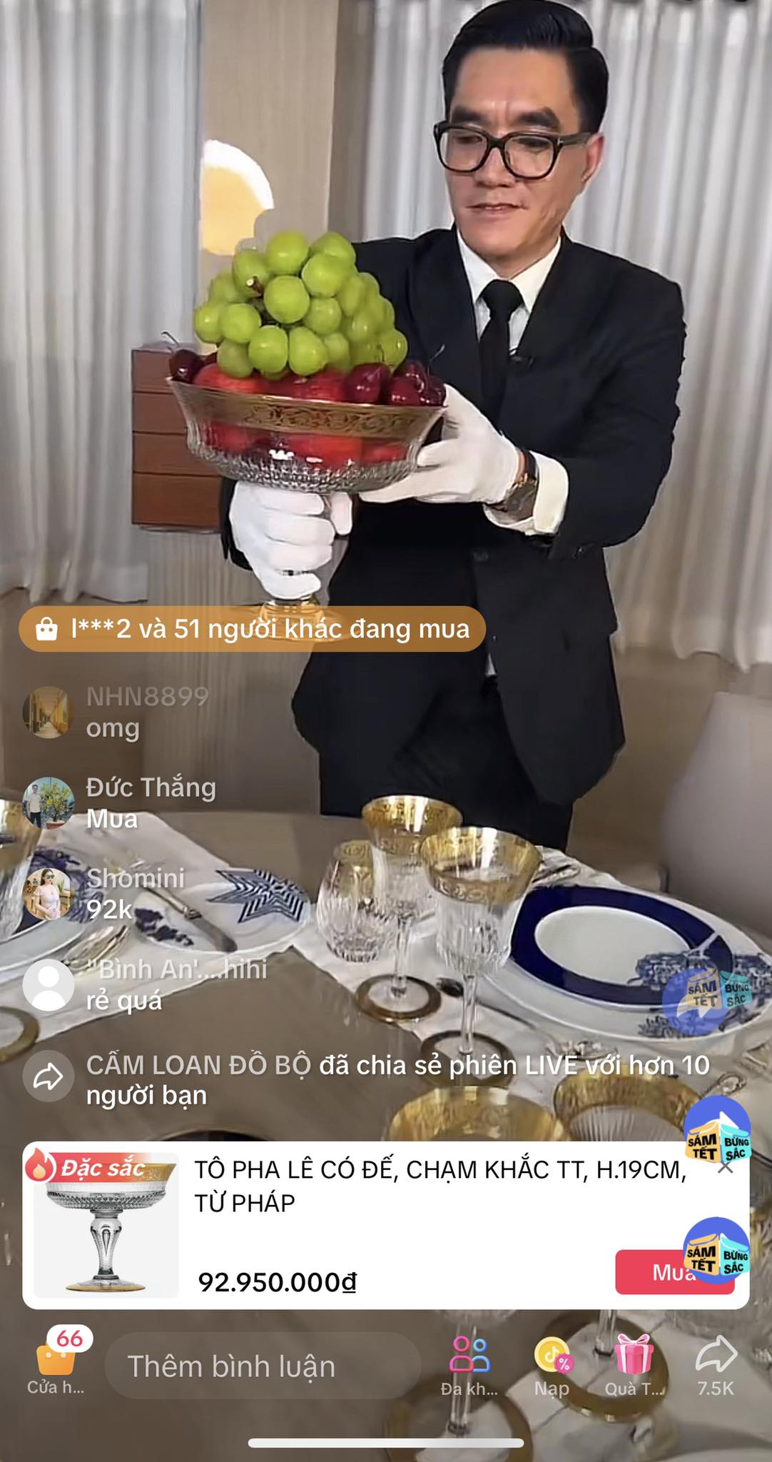 Livestream bán hàng "quý tộc", Thái Công không quên cài cắm sản phẩm bình dân mới toanh: Giá 199K, "cháy hàng" trong phút mốt- Ảnh 4. Livestream bán hàng "quý tộc", Thái Công không quên cài cắm sản phẩm bình dân mới toanh: Giá 199K, "cháy hàng" trong phút mốt- Ảnh 4.