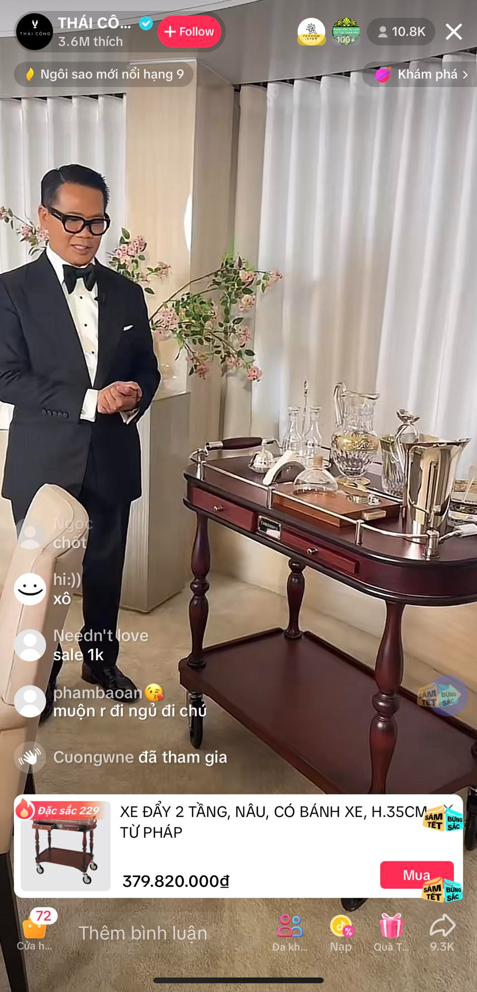 Livestream bán hàng "quý tộc", Thái Công không quên cài cắm sản phẩm bình dân mới toanh: Giá 199K, "cháy hàng" trong phút mốt- Ảnh 3. Livestream bán hàng "quý tộc", Thái Công không quên cài cắm sản phẩm bình dân mới toanh: Giá 199K, "cháy hàng" trong phút mốt- Ảnh 3.