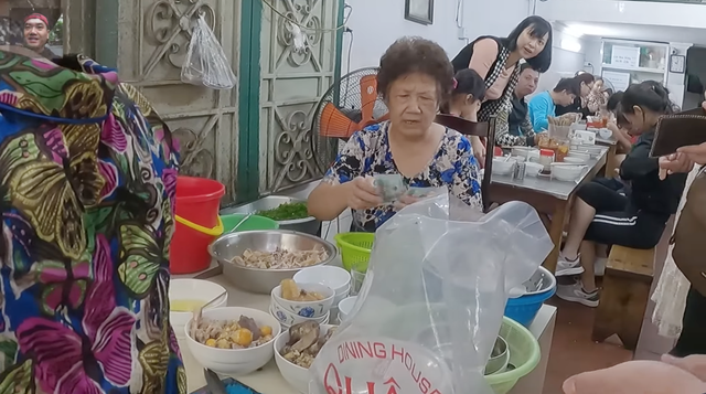 Duy Nến bất ngờ được khen sau khi clip review phở Lâm viral trở lại, lý do khiến nhiều người đồng tình- Ảnh 2. Duy Nến bất ngờ được khen sau khi clip review phở Lâm viral trở lại, lý do khiến nhiều người đồng tình- Ảnh 2.