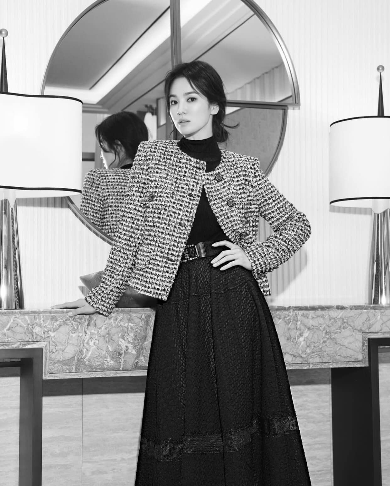 Kiểu tóc của Song Hye Kyo: Xoăn nhẹ bồng bềnh, buộc hay búi gọn đều đẹp tựa nàng thơ- Ảnh 15.