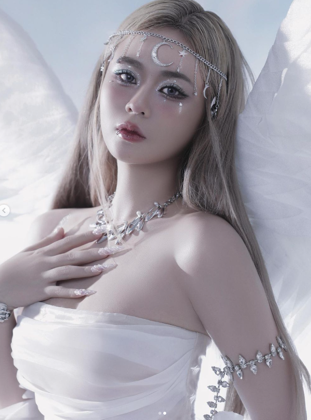 MisThy "một mình" vẫn đỉnh trong khi Linh Ngọc Đàm tung ảnh "tình tứ" cùng bạn trai đậm chất trọc phú- Ảnh 7.