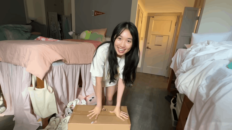 Jenny Huỳnh dành 8 tuần để decor phòng KTX Đại học Stanford: Thành quả "quá là sến", chiếc giường có công dụng lạ- Ảnh 2. Jenny Huỳnh dành 8 tuần để decor phòng KTX Đại học Stanford: Thành quả "quá là sến", chiếc giường có công dụng lạ- Ảnh 2.