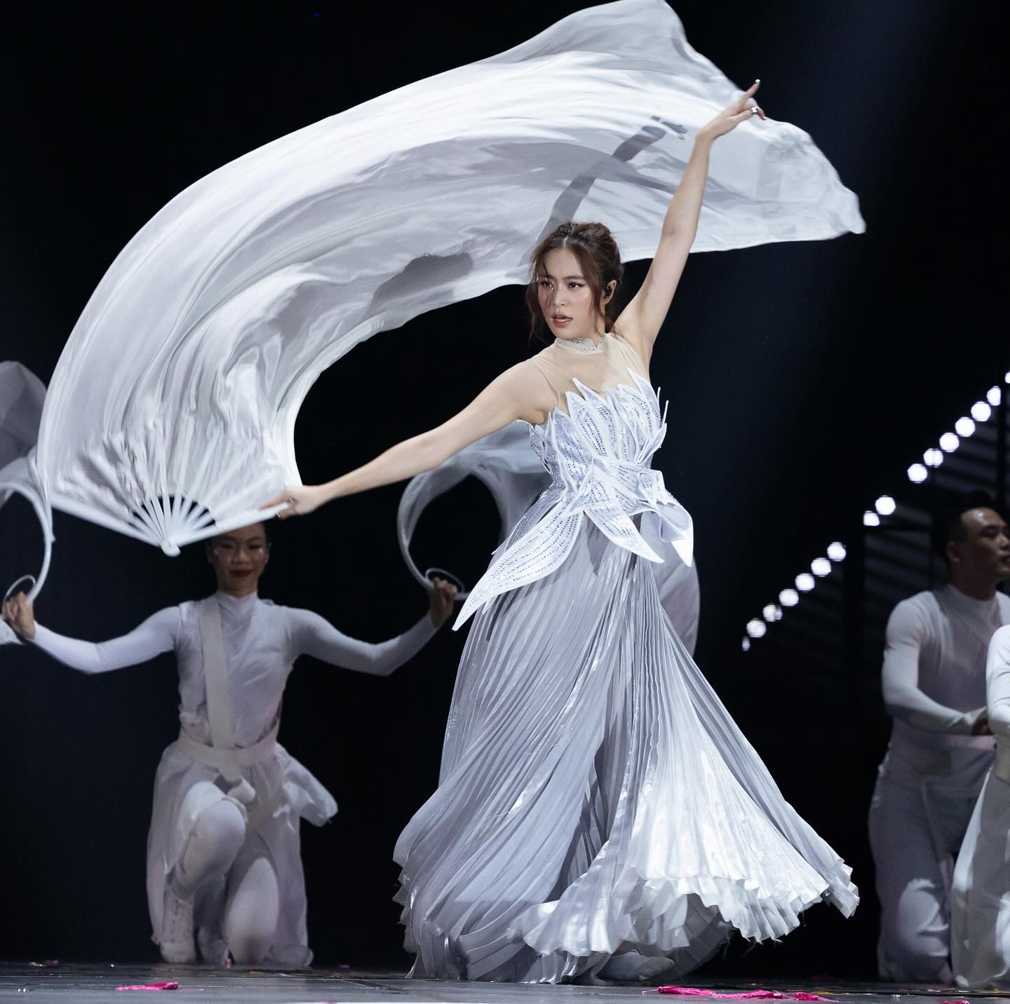 Tự hào local brand Việt được Vogue Singapore khen ngợi, chinh phục từ Lisa cho tới aespa, nghe tư duy của founder mà nể!- Ảnh 21.