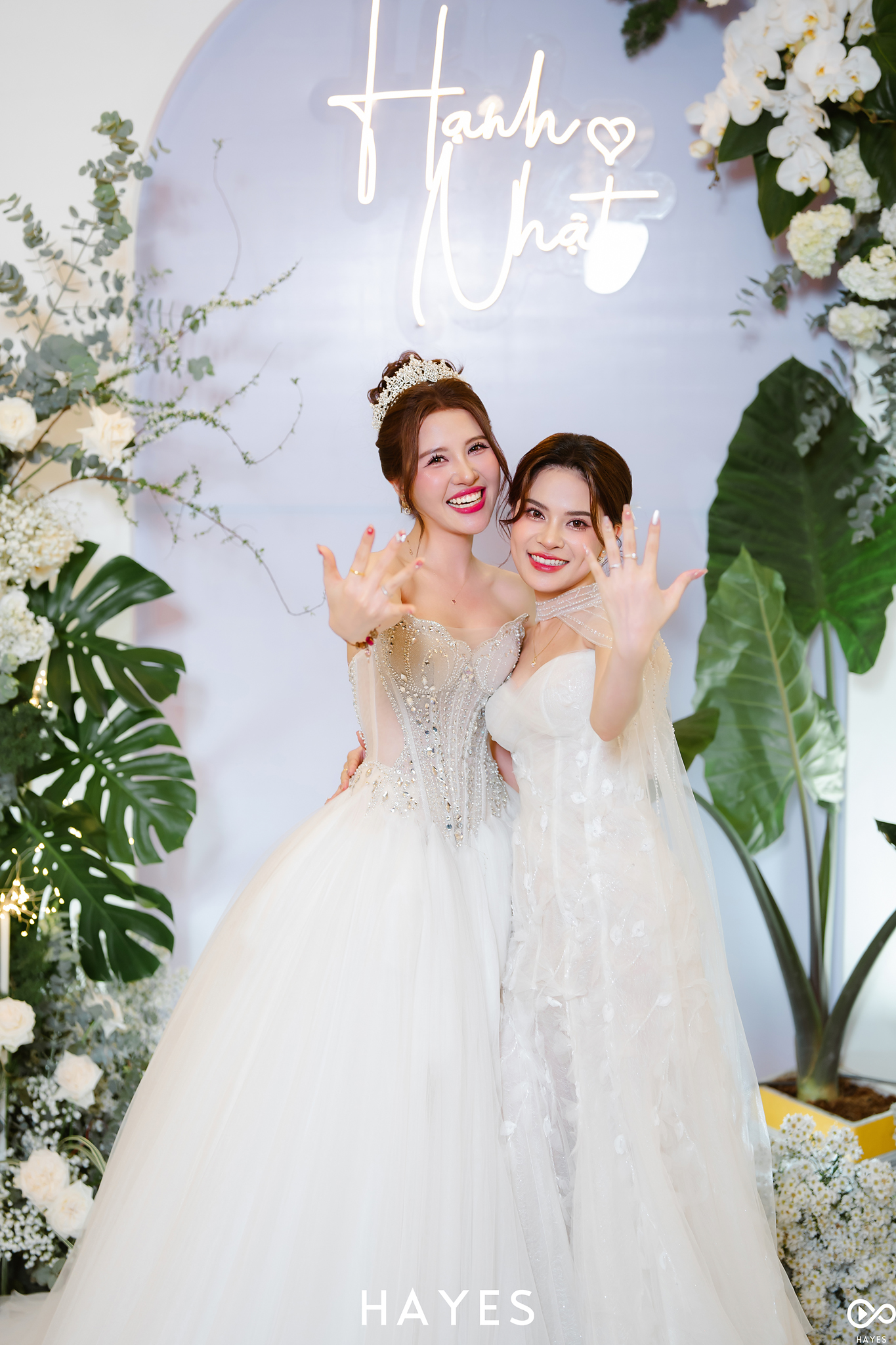 Đám cưới độc lạ của 2 cô dâu "chơi lớn" khiến khách mời nghe ý tưởng đã thấy "dị" - Ảnh 4.
