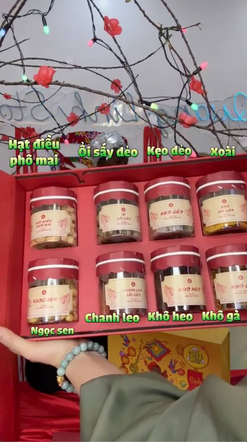 Dân mạng rủ nhau mua set quà Tết của Quang Linh Vlogs sau lùm xùm quà Tết Hồng Phượng, Quỳnh Quỳnh- Ảnh 6.