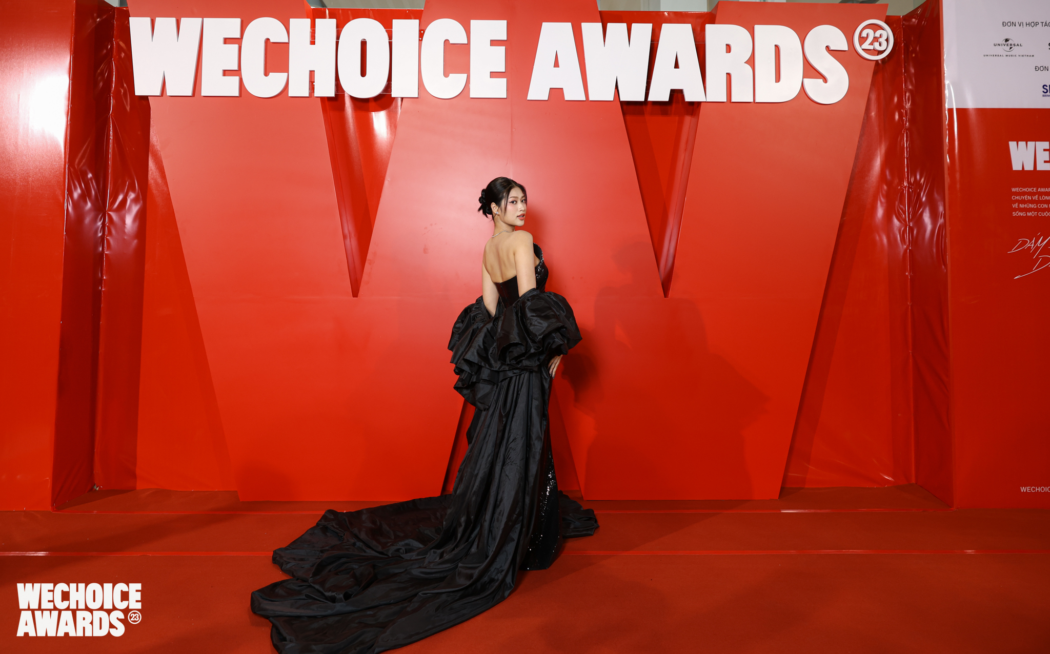 "Đại chiến hoa hậu" tại WeChoice Awards 2023: Lương Thuỳ Linh dịu kha, Vũ Thuý Quỳnh - Ngô Bảo Ngọc "chặt đẹp" thảm đỏ- Ảnh 10. "Đại chiến hoa hậu" tại WeChoice Awards 2023: Lương Thuỳ Linh dịu kha, Vũ Thuý Quỳnh - Ngô Bảo Ngọc "chặt đẹp" thảm đỏ- Ảnh 10.