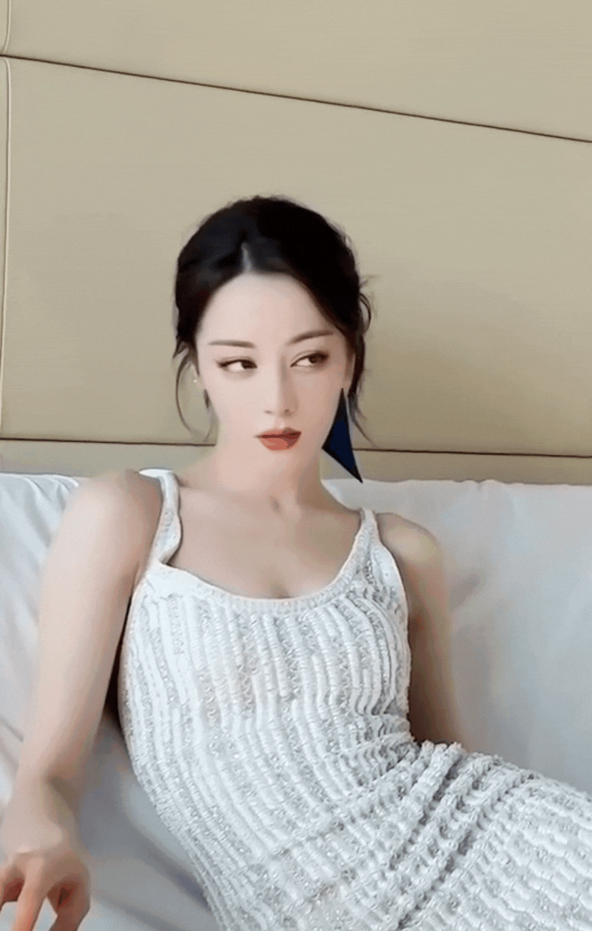 Đổi sang makeup artist của Dương Tử, kiếp nạn trang điểm “xu” của Địch Lệ Nhiệt Ba liệu đã kết thúc?- Ảnh 4.