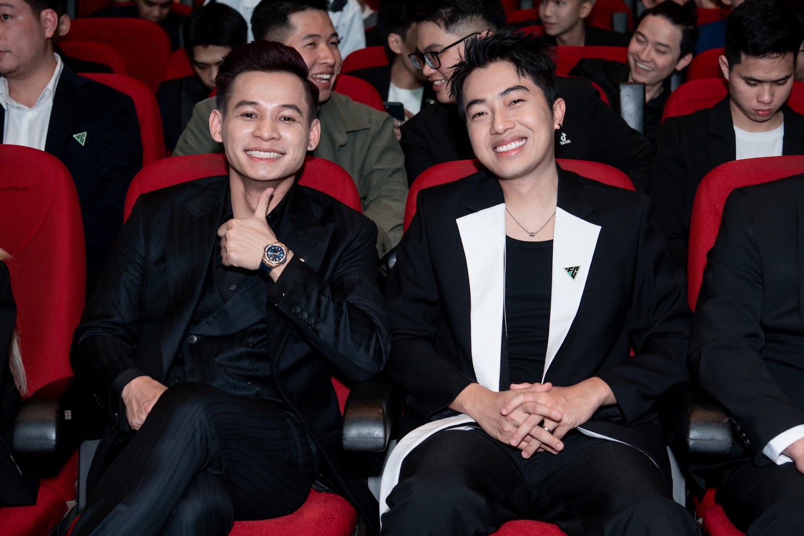 Độ Mixi và Cris Devil Gamer nhận giải thưởng vinh danh, trở thành gương mặt đại diện mới của FC Online- Ảnh 3.