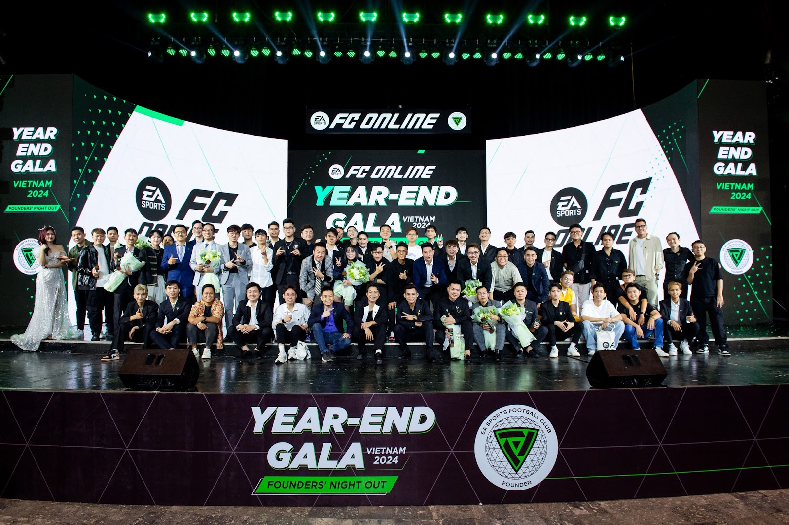 Độ Mixi và Cris Devil Gamer nhận giải thưởng vinh danh, trở thành gương mặt đại diện mới của FC Online- Ảnh 1.