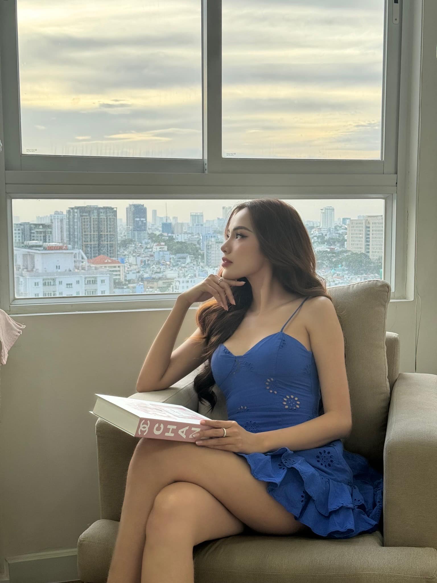 Hoa hậu Lê Hoàng Phương dạo này: Chăm chỉ diện trang phục gợi cảm, đối thủ đáng gờm trong đường đua "nữ hoàng thảm đỏ"- Ảnh 5.