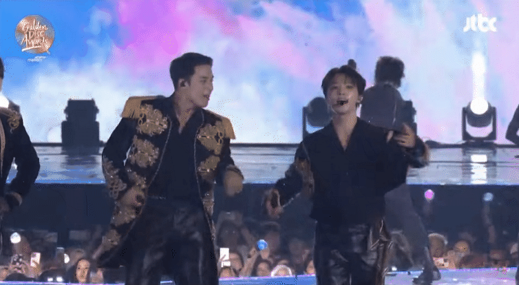 “Gà nhà” HYBE biến lễ trao giải thành concert riêng: Nhóm nam SM né tránh sự kiện có SEVENTEEN, nguyên cớ do đâu?- Ảnh 11.