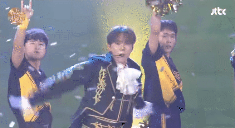 SEVENTEEN bị “hậu bối” vượt mặt tranh luôn #1 trending, diễn tiểu phẩm khiến Knet phấn khích: “Giỡn mặt hả?”- Ảnh 6.