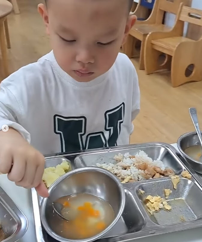 Sao Việt "flex" bữa trưa tại trường quốc tế của con: Có xứng đáng với học phí trăm triệu bỏ ra mỗi năm?- Ảnh 2.