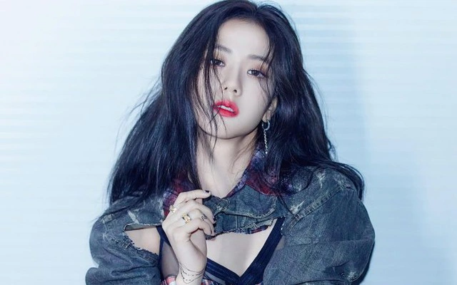 Lộ clip Jisoo (BLACKPINK) có dự án solo đầu tiên sau khi bị YG "xoá sổ", được khen cưng xỉu chỉ vì một hành động- Ảnh 1.