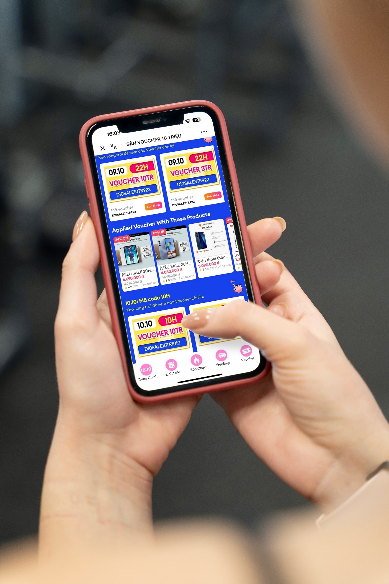 Toàn cảnh ngày đầu sale 10.10: Shipper gọi đến khàn giọng vì quá tải, nhà bán hàng cười tít mắt vì "nổ đơn"!- Ảnh 4. Toàn cảnh ngày đầu sale 10.10: Shipper gọi đến khàn giọng vì quá tải, nhà bán hàng cười tít mắt vì "nổ đơn"!- Ảnh 4.