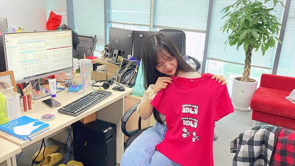 Toàn cảnh ngày đầu sale 10.10: Shipper gọi đến khàn giọng vì quá tải, nhà bán hàng cười tít mắt vì "nổ đơn"!- Ảnh 5. Toàn cảnh ngày đầu sale 10.10: Shipper gọi đến khàn giọng vì quá tải, nhà bán hàng cười tít mắt vì "nổ đơn"!- Ảnh 5.