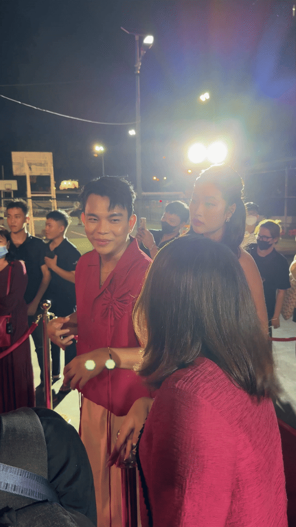 Drama hot nhất hôm nay: Trường Giang - HIEUTHUHAI chen hàng tại thảm đỏ, lỗi lớn nhất thuộc về 1 người- Ảnh 4. Drama hot nhất hôm nay: Trường Giang - HIEUTHUHAI chen hàng tại thảm đỏ, lỗi lớn nhất thuộc về 1 người- Ảnh 4.