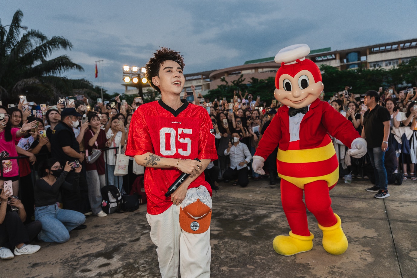 "Lớp Học Đáp Vui" của Jollibee tạo ấn tượng mạnh với các bạn GenZ ở Thành phố Hồ Chí Minh- Ảnh 5. "Lớp Học Đáp Vui" của Jollibee tạo ấn tượng mạnh với các bạn GenZ ở Thành phố Hồ Chí Minh- Ảnh 5.