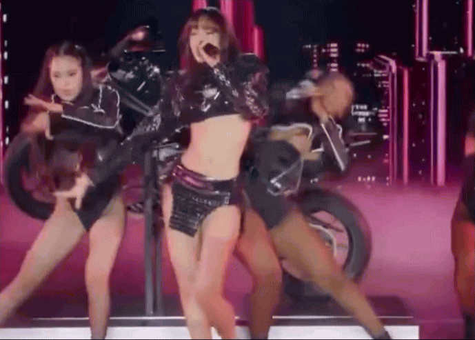 Trọn vẹn màn trình diễn của "thiên thần" Lisa tại Victoria's Secret, vừa sexy khoe vũ đạo bốc lửa vừa ngọt ngào mà sang!- Ảnh 2.