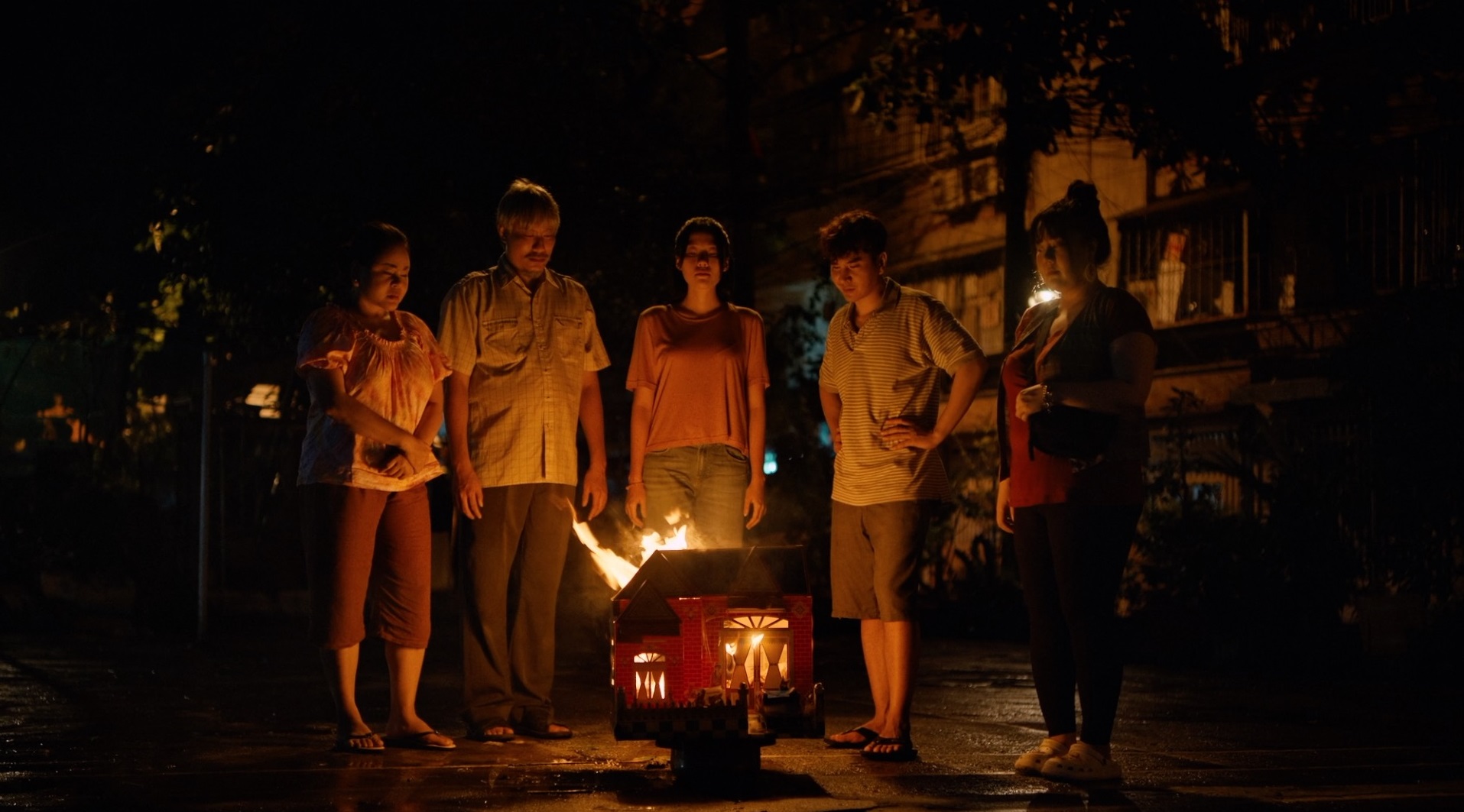 Review phim "Cô dâu hào môn": Cảnh nóng vô dụng, em gái Trấn Thành diễn tốt không cứu nổi điều này- Ảnh 8. Review phim "Cô dâu hào môn": Cảnh nóng vô dụng, em gái Trấn Thành diễn tốt không cứu nổi điều này- Ảnh 8.