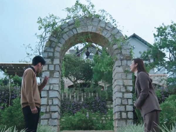 Netizen tranh cãi nhan sắc nghìn năm có một giờ là Phương Anh Đào hay Tiểu Vy, Tuấn Trần lộ hint cùng “nóc nhà"- Ảnh 9. Netizen tranh cãi nhan sắc nghìn năm có một giờ là Phương Anh Đào hay Tiểu Vy, Tuấn Trần lộ hint cùng “nóc nhà"- Ảnh 9.