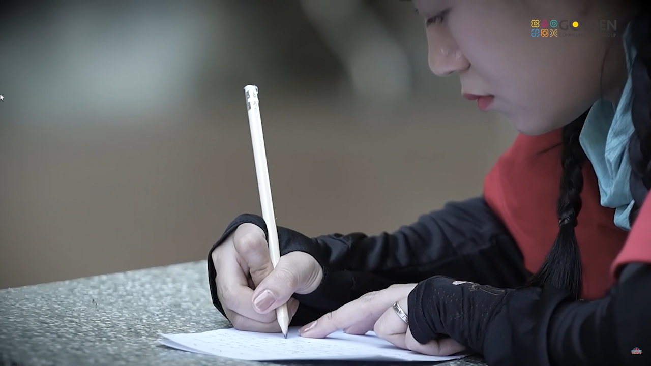 Lâm Vỹ Dạ bật khóc: "Mẹ xin lỗi vì không cho các con một cuộc sống bình thường"- Ảnh 4. Lâm Vỹ Dạ bật khóc: "Mẹ xin lỗi vì không cho các con một cuộc sống bình thường"- Ảnh 4.