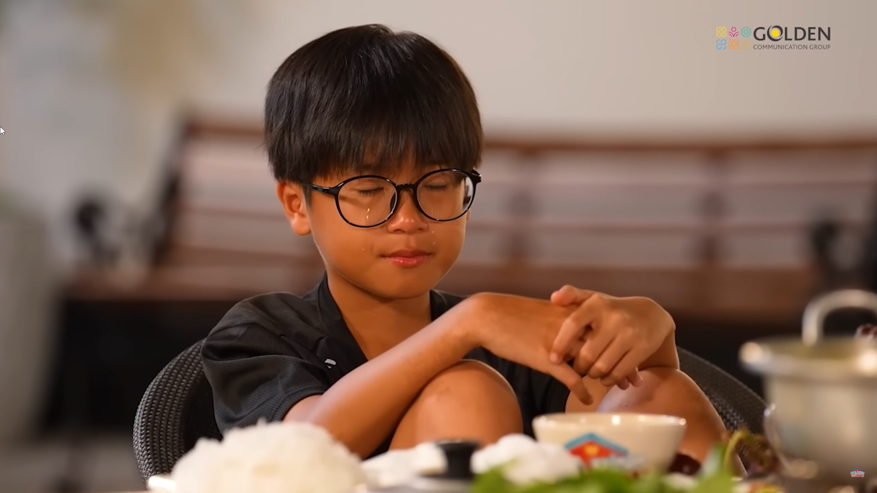 Lâm Vỹ Dạ bật khóc: "Mẹ xin lỗi vì không cho các con một cuộc sống bình thường"- Ảnh 8. Lâm Vỹ Dạ bật khóc: "Mẹ xin lỗi vì không cho các con một cuộc sống bình thường"- Ảnh 8.