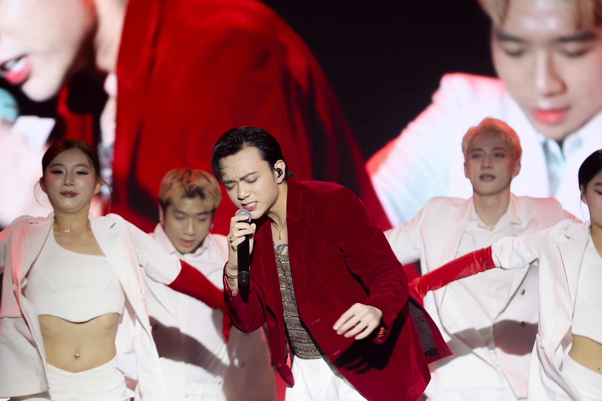 Gala Better Choice Awards 2024: Bữa tiệc lộng lẫy của cảm xúc và giác quan- Ảnh 6. Gala Better Choice Awards 2024: Bữa tiệc lộng lẫy của cảm xúc và giác quan- Ảnh 6.