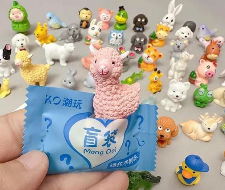 Trend chơi túi mù có gì hot mà thu hút loạt em bé, ngay cả mẹ bỉm cũng bị mê hoặc?- Ảnh 3. Trend chơi túi mù có gì hot mà thu hút loạt em bé, ngay cả mẹ bỉm cũng bị mê hoặc?- Ảnh 3.