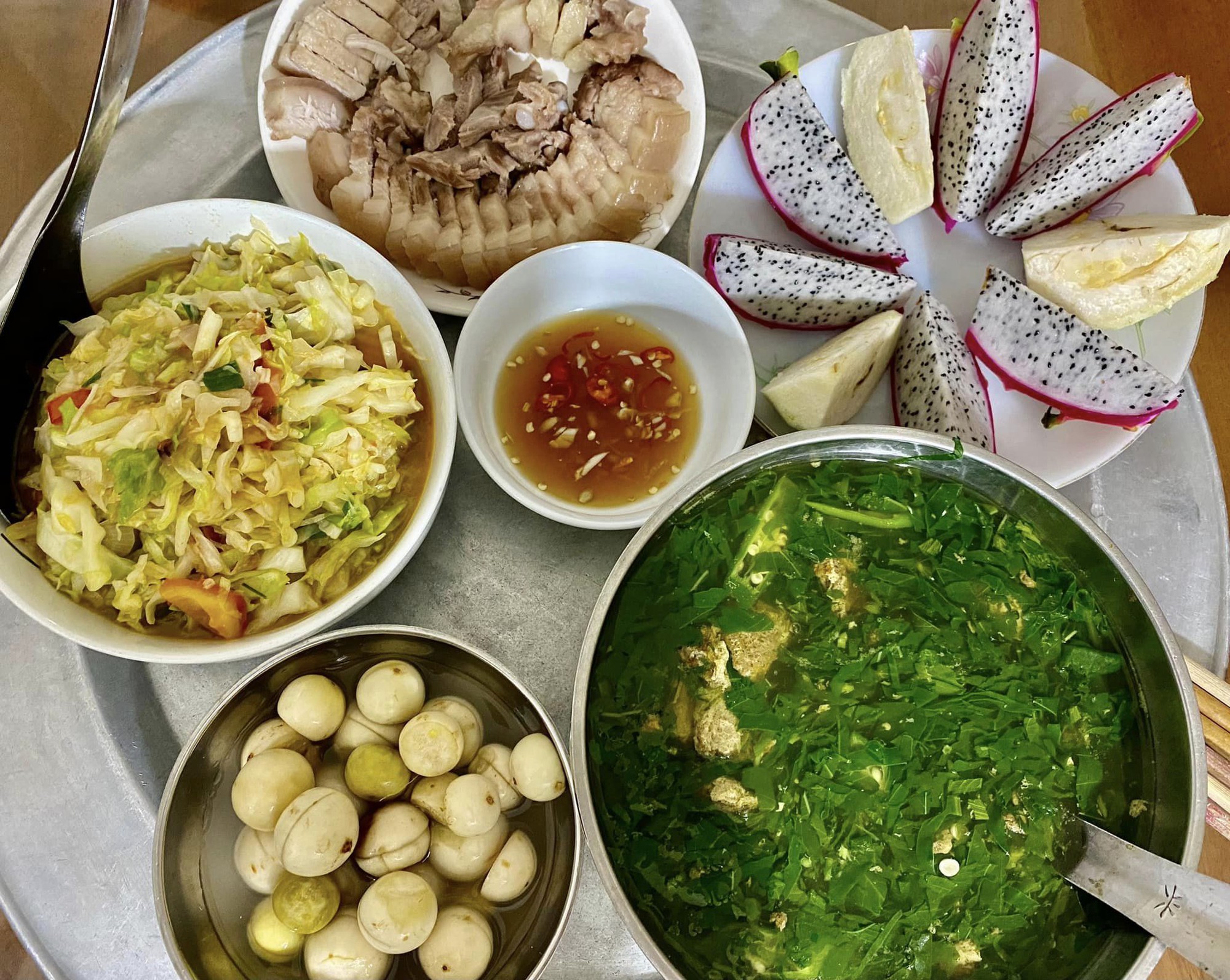 Mâm cơm quê giản dị của mẹ bầu tự nấu, bữa nào cũng đầy đặn nhưng ăn 1 kiểu giúp "vào con không vào mẹ"- Ảnh 18.