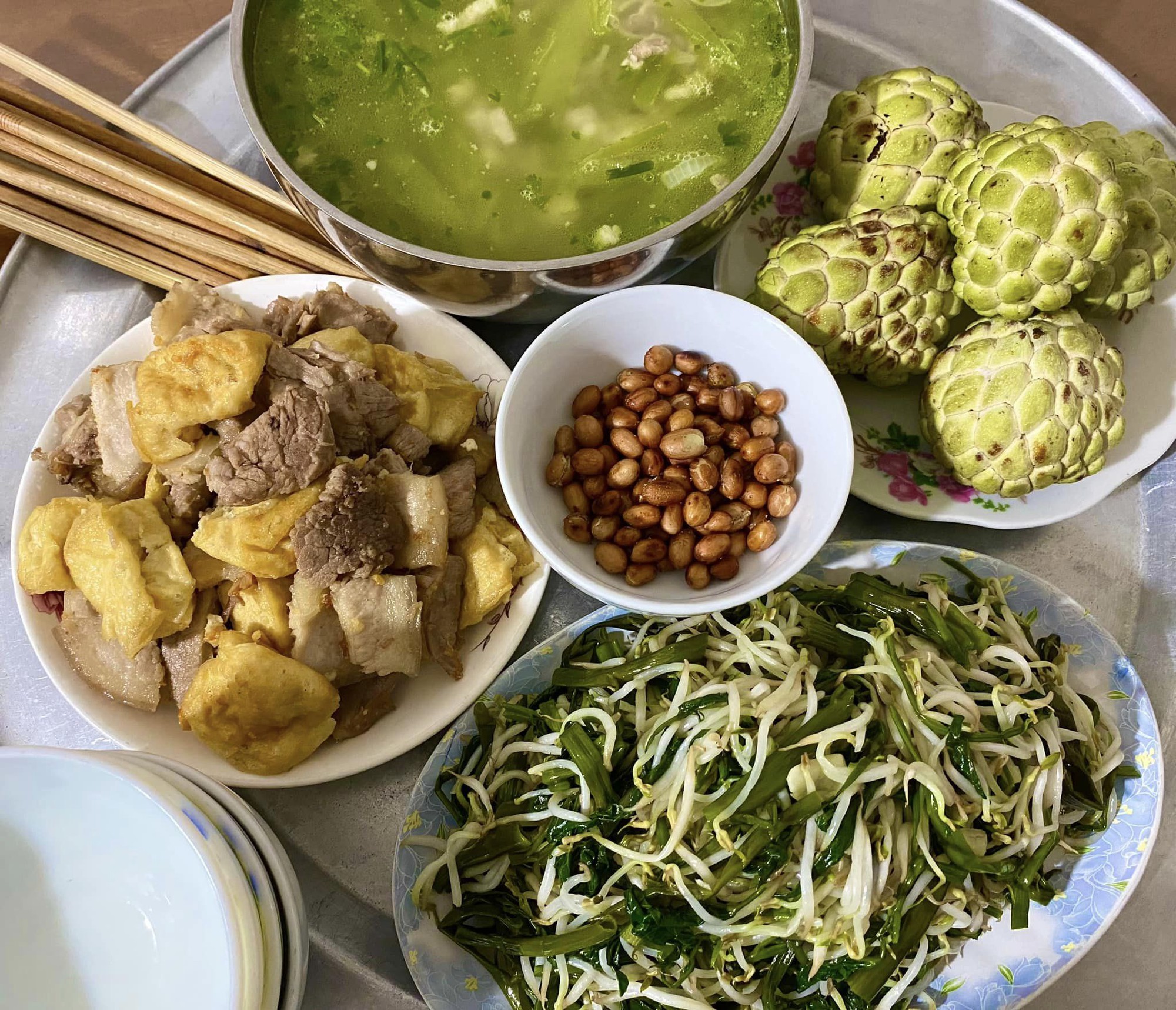 Mâm cơm quê giản dị của mẹ bầu tự nấu, bữa nào cũng đầy đặn nhưng ăn 1 kiểu giúp "vào con không vào mẹ"- Ảnh 17.