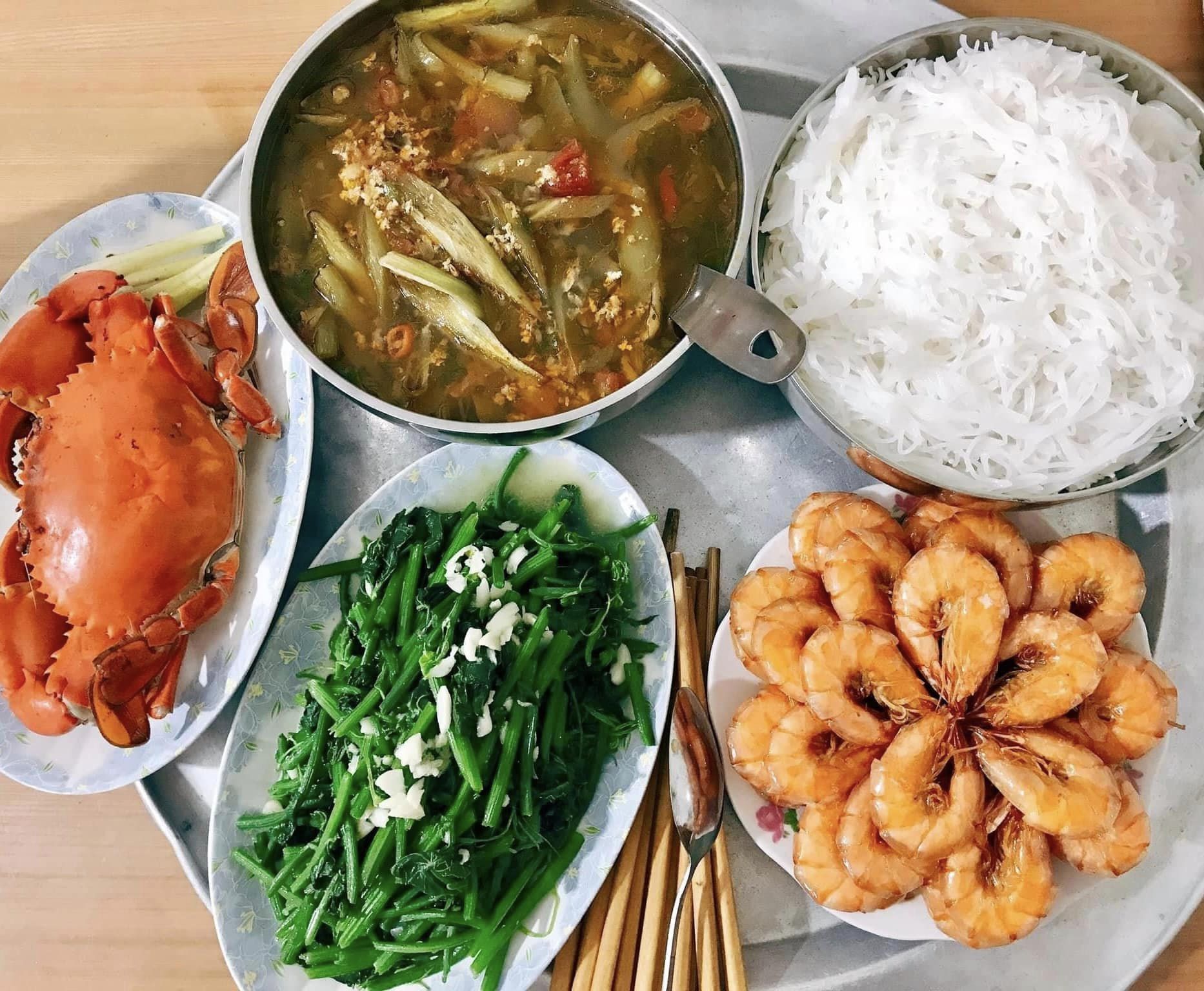 Mâm cơm quê giản dị của mẹ bầu tự nấu, bữa nào cũng đầy đặn nhưng ăn 1 kiểu giúp "vào con không vào mẹ"- Ảnh 14.