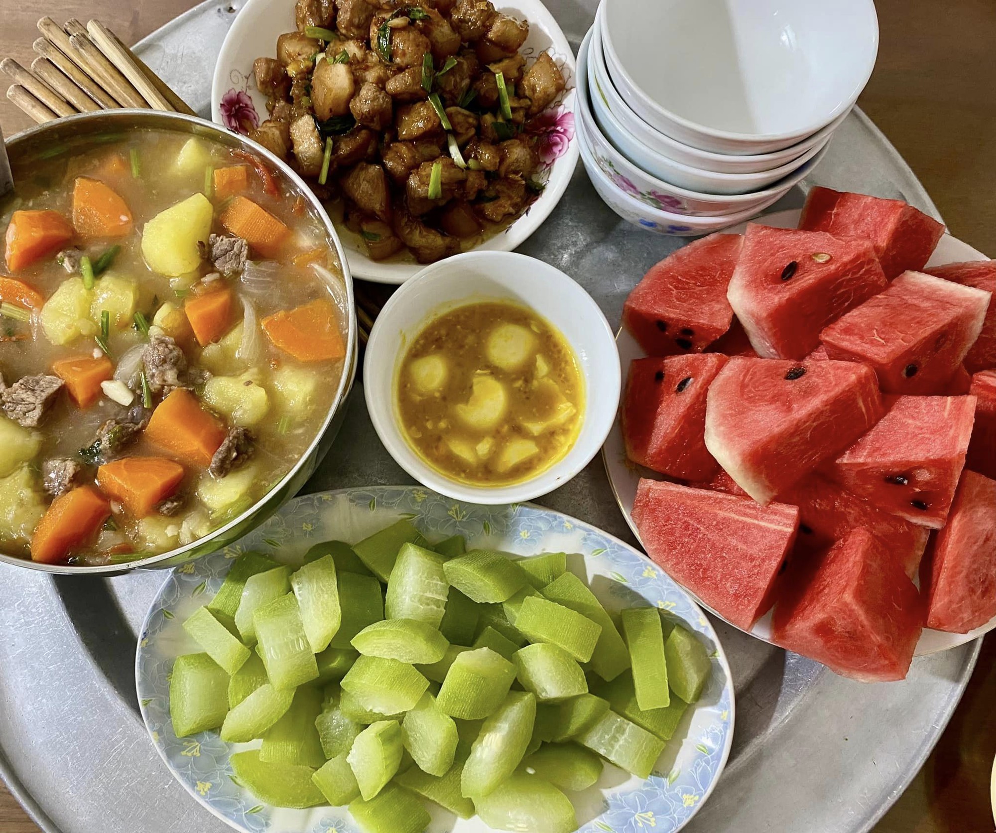 Mâm cơm quê giản dị của mẹ bầu tự nấu, bữa nào cũng đầy đặn nhưng ăn 1 kiểu giúp "vào con không vào mẹ"- Ảnh 15.